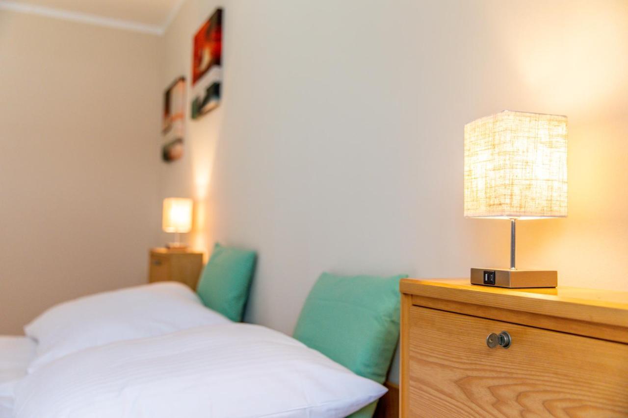 Moderne Dachgeschosswohnung - Parkplatz - Netflix Coburg Bagian luar foto