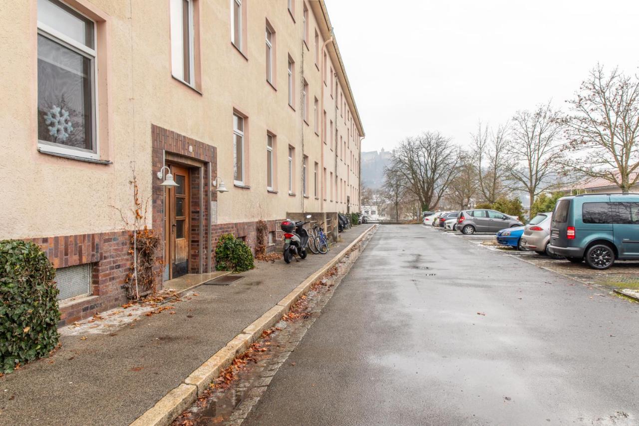 Moderne Dachgeschosswohnung - Parkplatz - Netflix Coburg Bagian luar foto